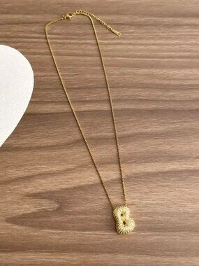 Bubble Initial necklace Q88